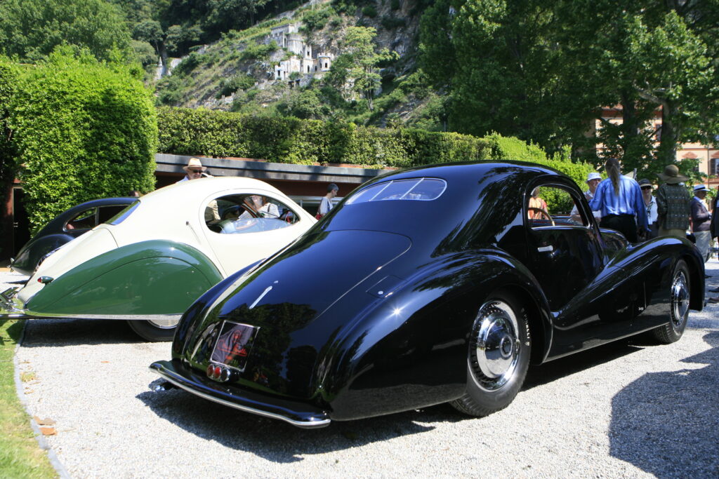 One-off Alfa Romeo 6C 2500 SS (1942) by Figoni & Falaschi in Class A: Closed for comfort.